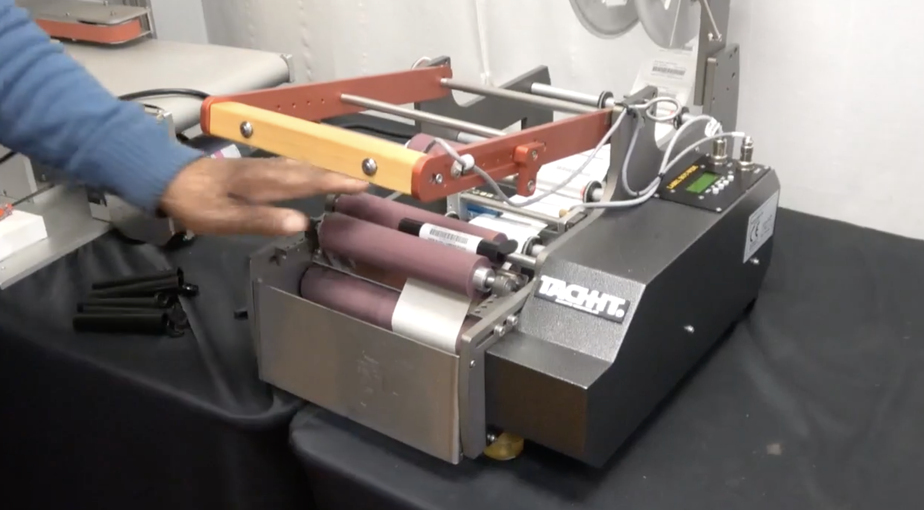 Tach-It LB-7 Label Applicator for Round Products